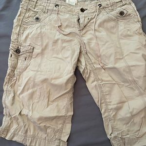 Maurice’s Capri khaki pants. Work a few summers. Still in good shape.